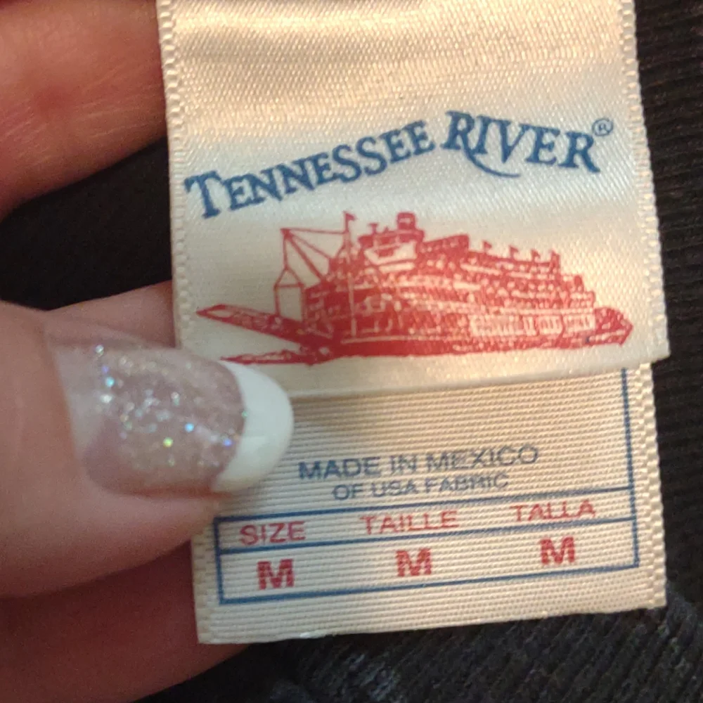 Tennessee River men's black skull Tshirt. Size medium. - Picture 3 of 6